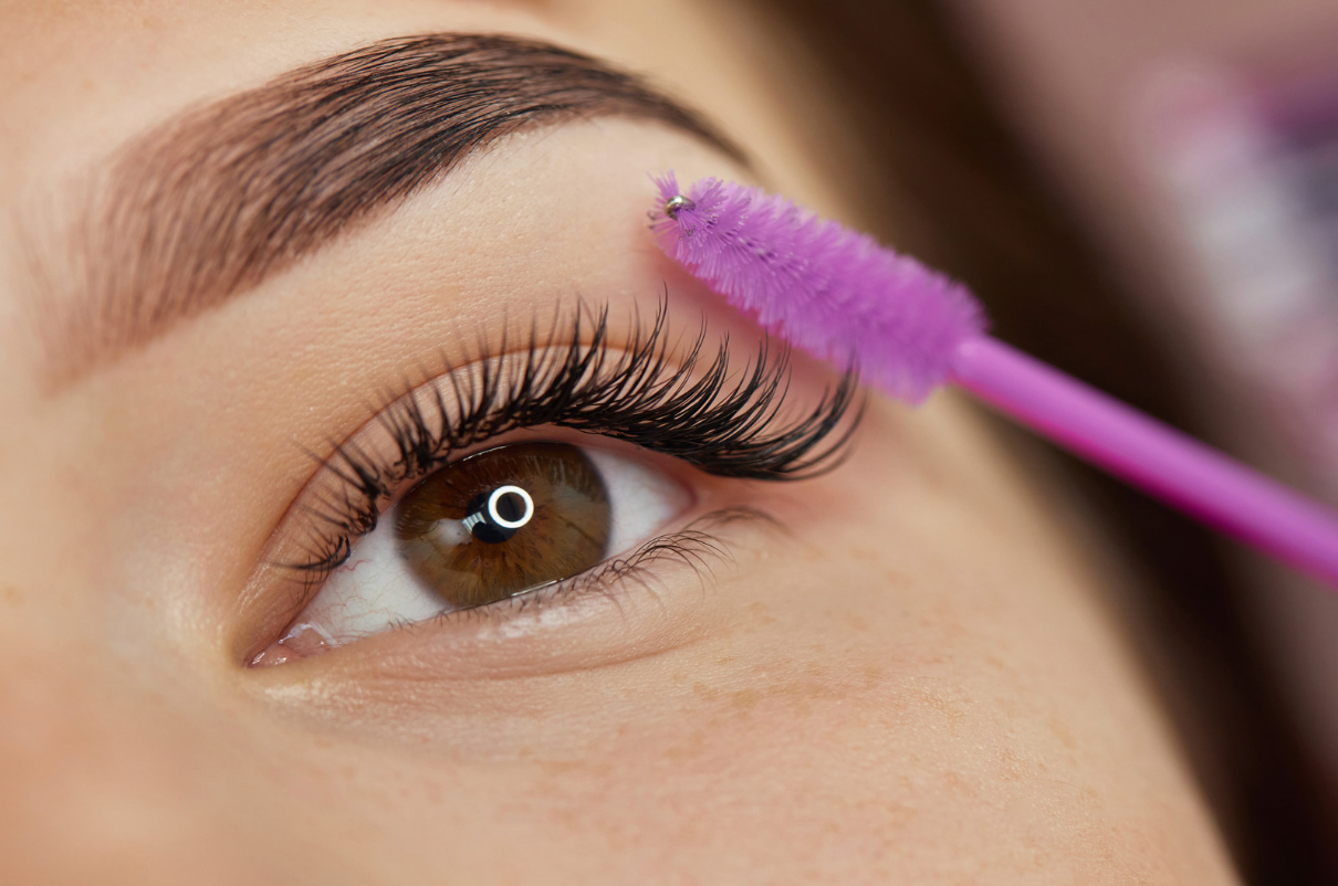 Eyelash extensions and brows
